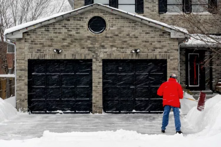 Ways to save energy in the garage this winter 